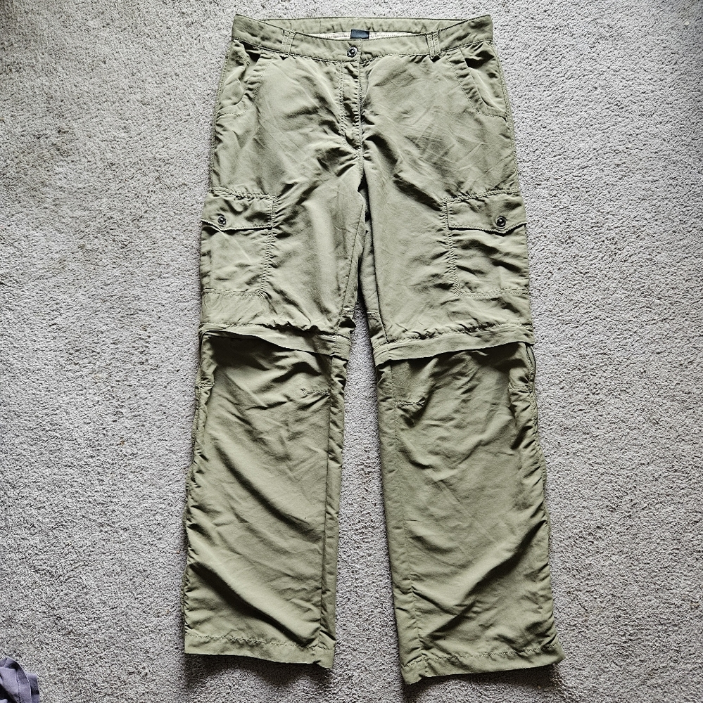 Womens khaki green MEC hiking/cargo pants. Size 16. Zip off bottoms.